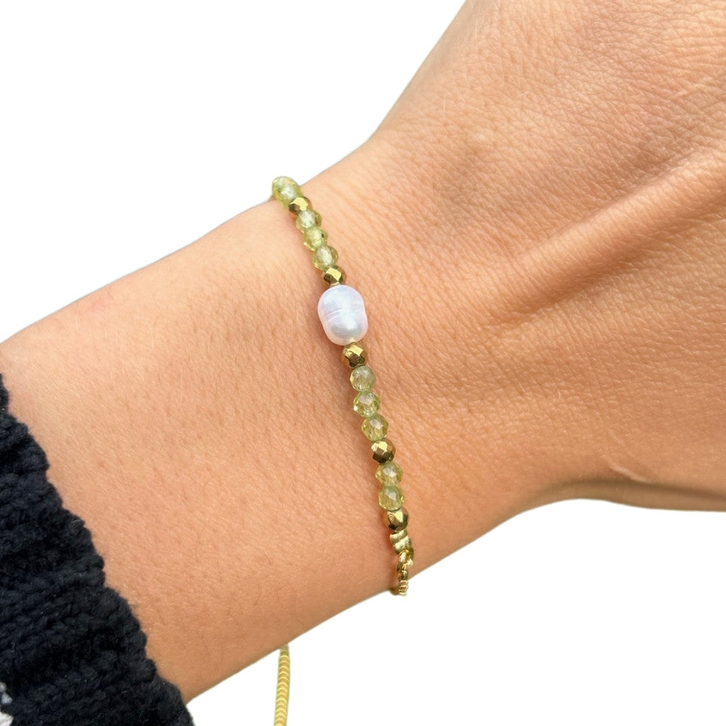 Edelsteen armband peridoot met parel verstelbaar