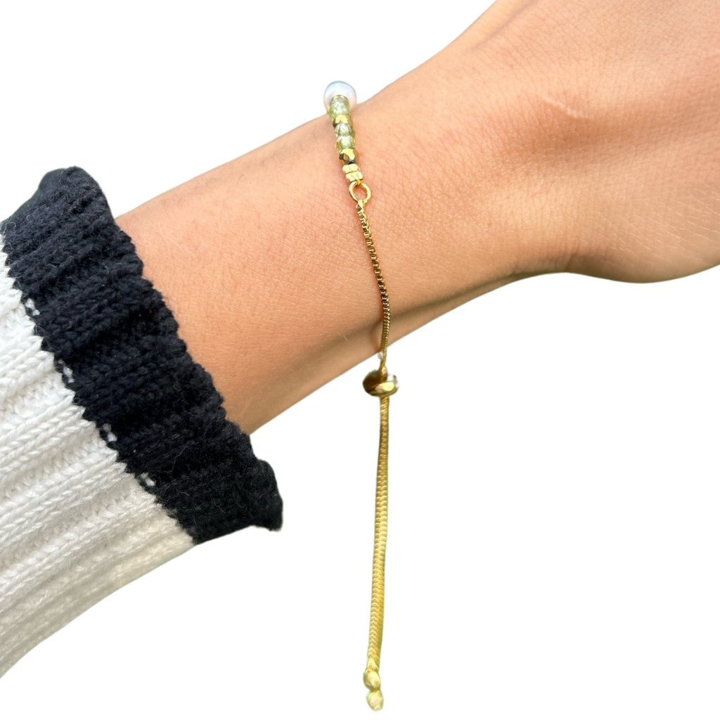 Edelsteen armband peridoot met parel verstelbaar