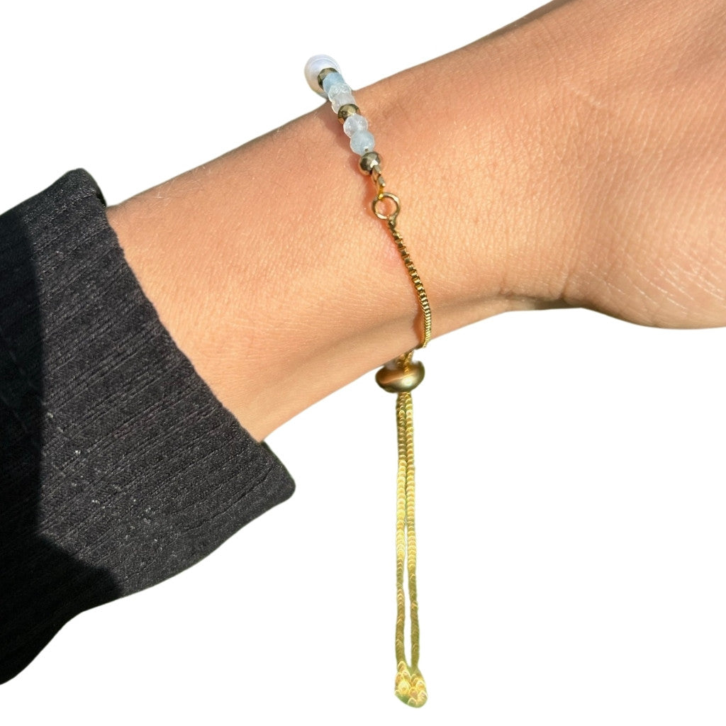 Edelsteen armband aquamarijn met parel verstelbaar