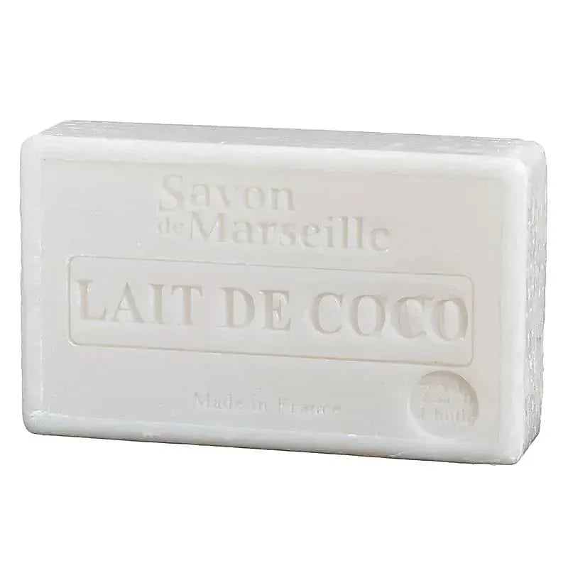 Witte blok Savon de Marseille zeep met kokosmelk, gemaakt in Frankrijk.