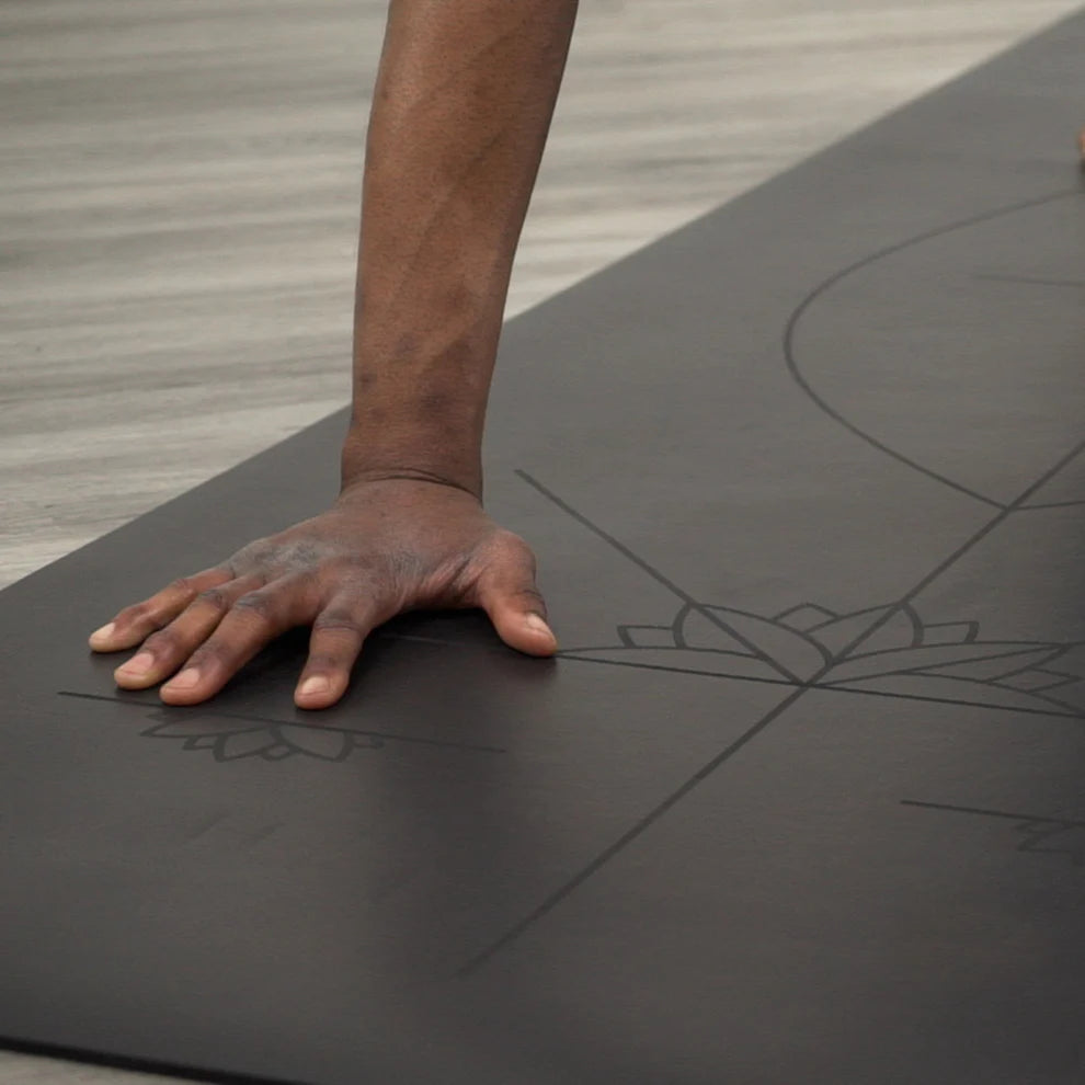 Yogamat alignment extra groot 6 mm - Myga - zwart