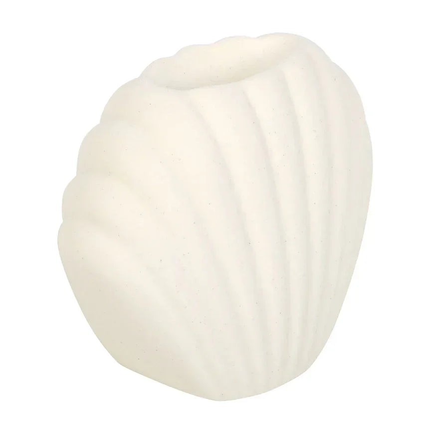 Witte vaas in schelpvorm, minimalistisch woonaccessoire voor zen interieur