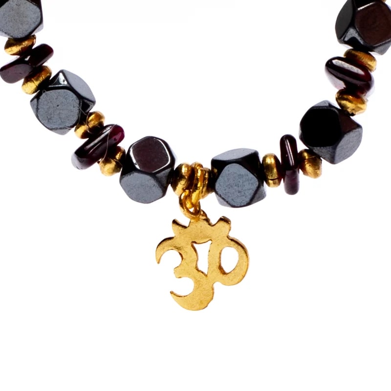Edelsteen armband hematiet/granaat facet met ohm - Mindfulshop - bordeaux
