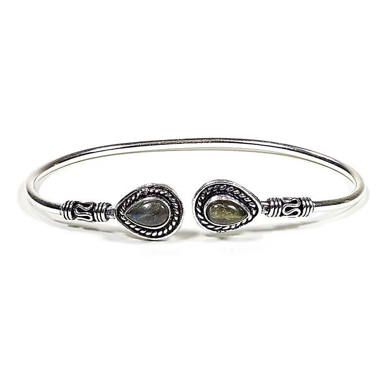 Zilveren armband met labradorietstenen, bohemian sieraad voor mindful living en zelfzorg
