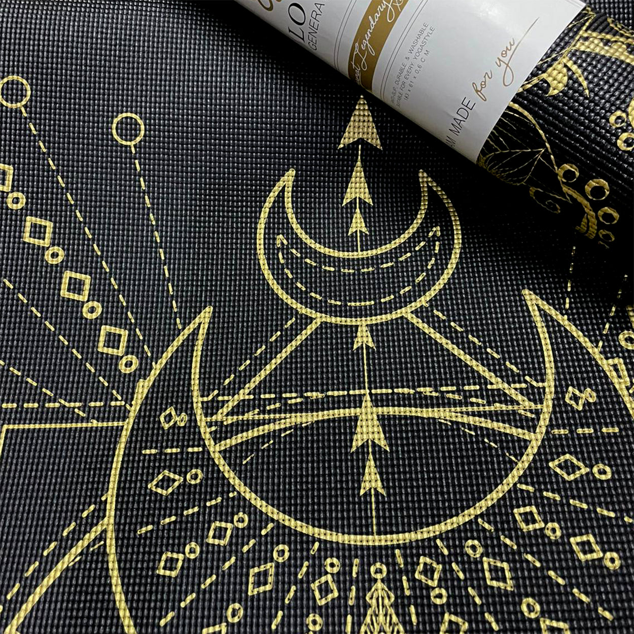 Yogamat Sacred print extra dik 6 mm - Love Generation - zwart / goud