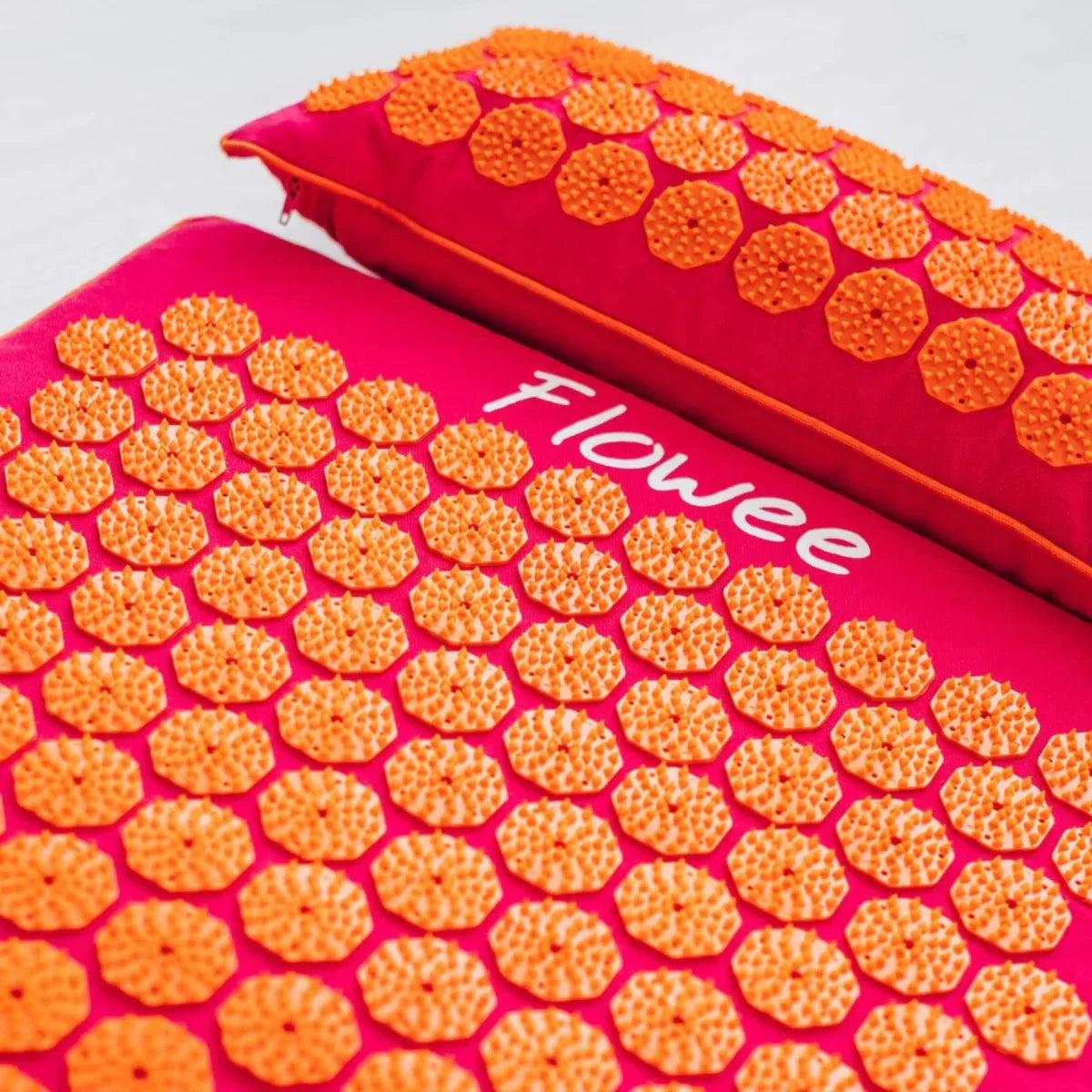 Spijkermat kussen - Flowee - fuchsia / oranje - The Mindfulshop