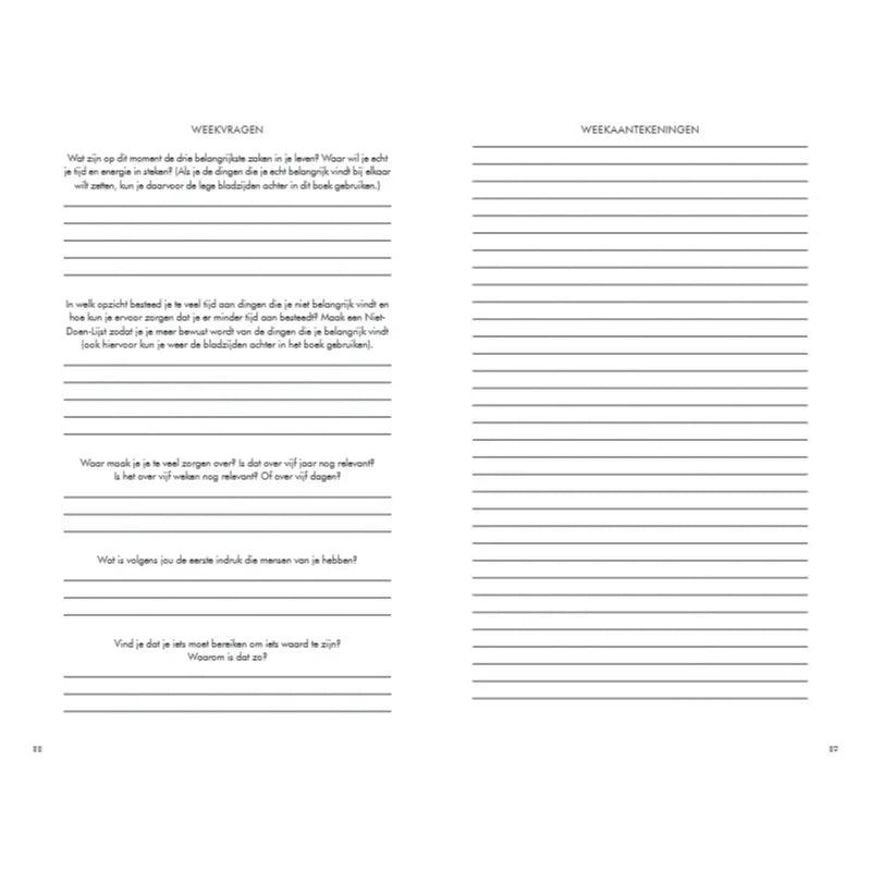 Open mindfulness journal met wekelijkse vragen en notitieruimte voor reflectie en zelfzorg.