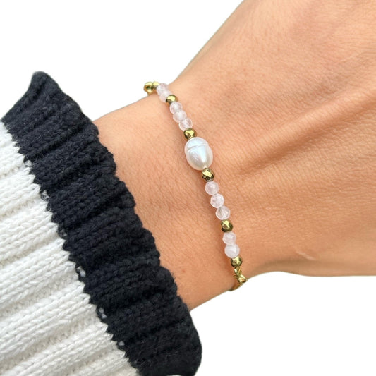 Edelsteen armband rozekwarts met parel verstelbaar