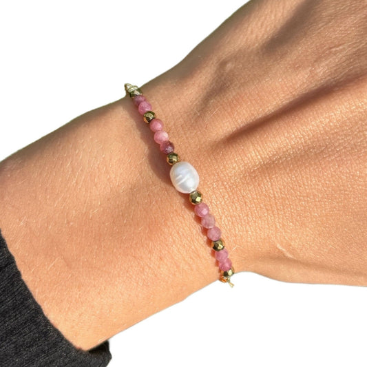 Edelsteen armband rubeliet met parel verstelbaar
