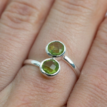 Geboortesteen ring peridoot augustus verstelbaar - Mindfulshop - zilver