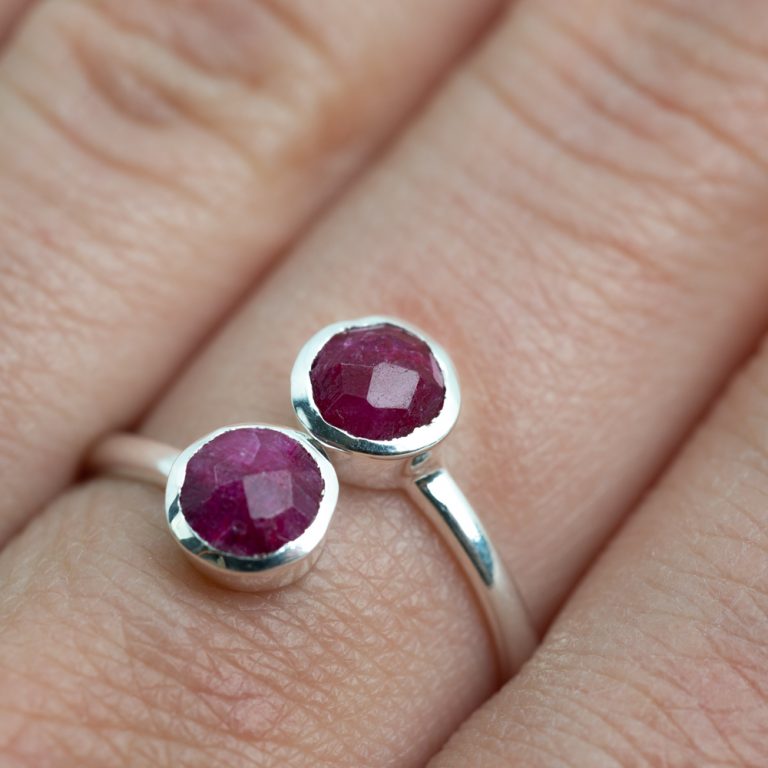 Geboortesteen ring robijn juli verstelbaar - Mindfulshop - zilver