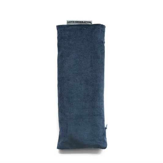 Donkerblauwe meditatiekussen met 'LOVE GENERATION' label, ideaal voor yoga en mindfulness