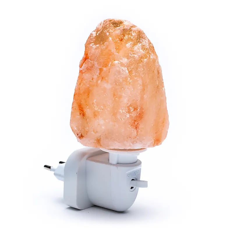 Himalaya zoutlamp nachtlampje op witte stekker, wellness woonaccessoire