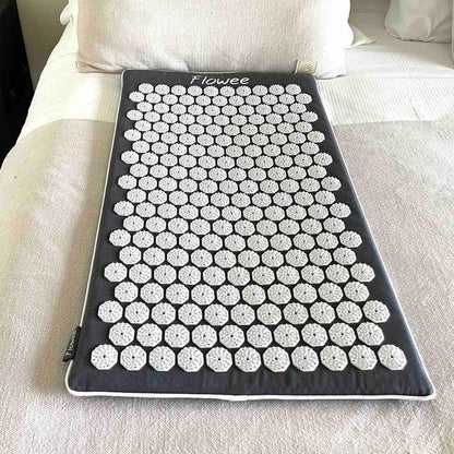 Spijkermat Eco - Flowee - grijs / wit - The Mindfulshop