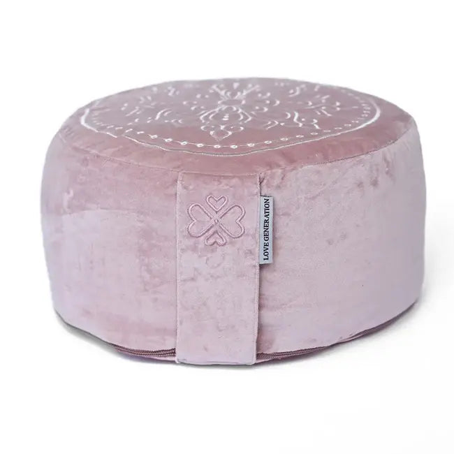 Roze fluwelen meditatiekussen met borduurwerk, ideaal voor yoga en mindfulness
