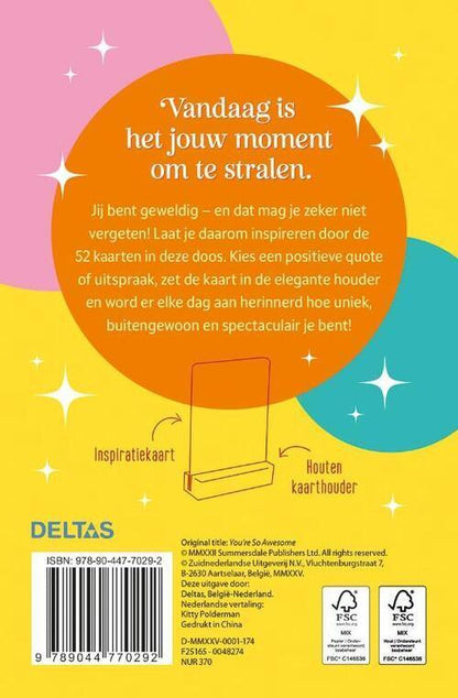 Achterkant inspiratiekaarten set met motiverende tekst, kleurrijke achtergrond en houten kaarthouder illustratie.