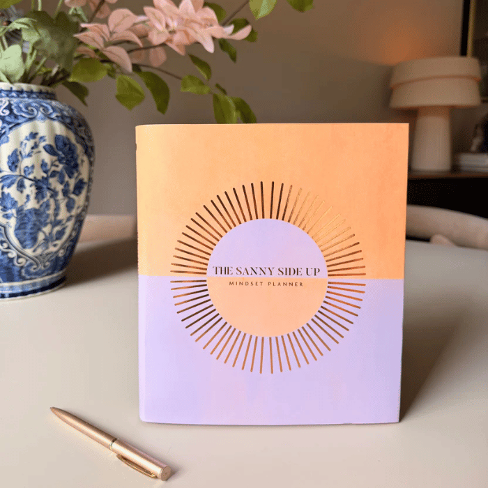 The Sanny Side Up mindset planner met zonnestraalontwerp, perfect voor zelfzorg en dagelijkse planning